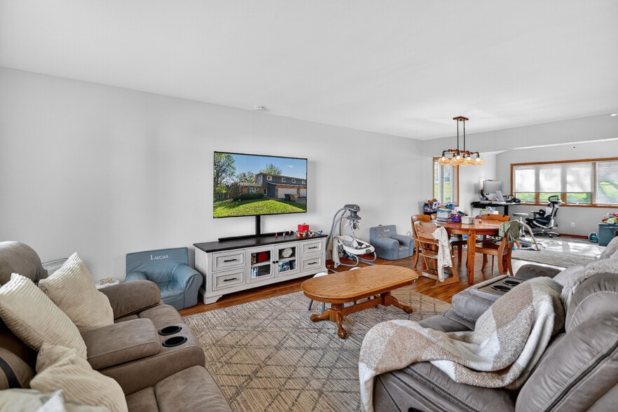 Building Photo - 3051 Greenway Trl