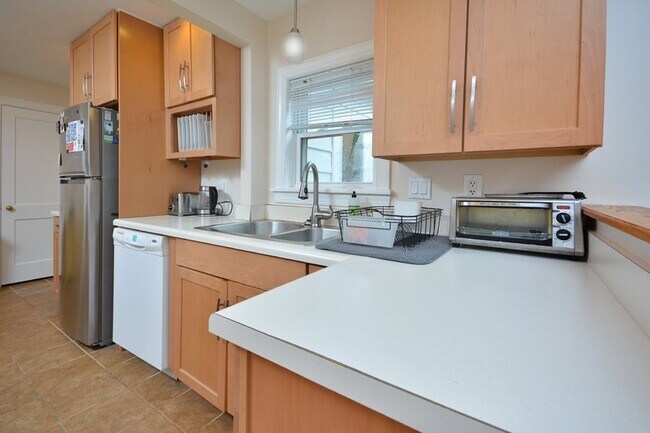 Building Photo - Highly Desirable Trinity Park