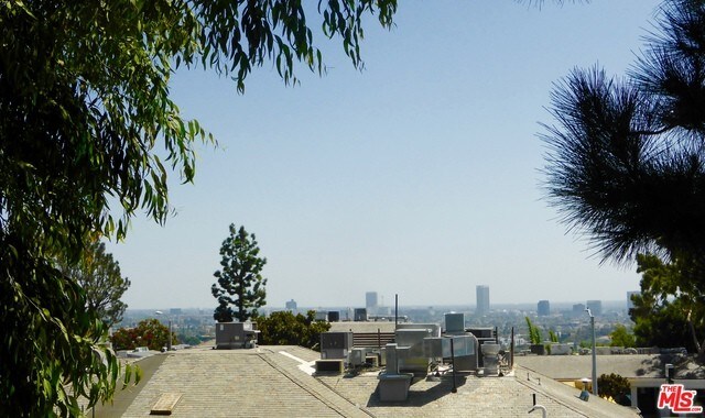 Building Photo - 1211 Sunset Plaza Dr