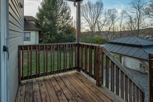 Building Photo - SCORE 50% OFF 1ST MONTH'S RENT IF SIGNED BY JAN 16! Gorgeous 3 bedroom home in Scott Township ava...