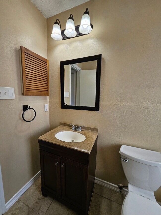 Building Photo - $2000 MESQUITE- Beautiful home with open f...