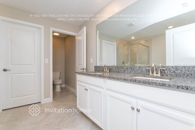 Building Photo - 2894 Coach Manors Way