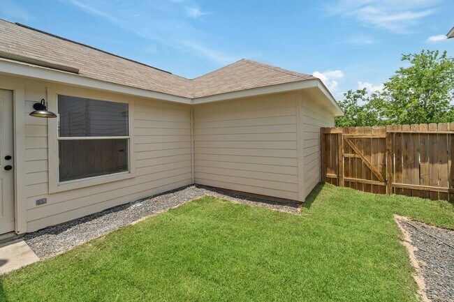 Building Photo - 6310 Mountain Pines Ln