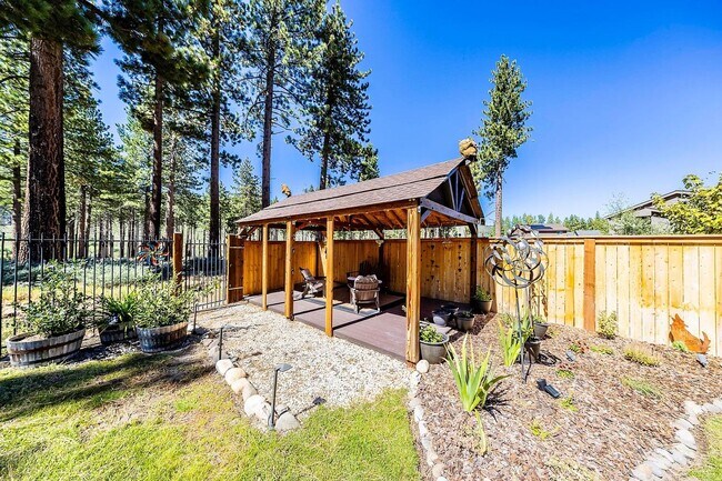 Building Photo - 607 Pyramid Ct