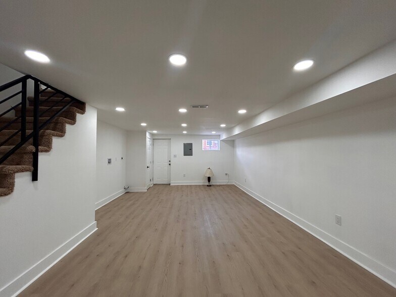 Building Photo - 8033 Williams Ave