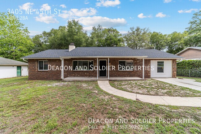 Building Photo - 3405 NE 45th St