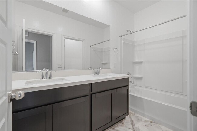 Building Photo - 6510 Silver Estates St