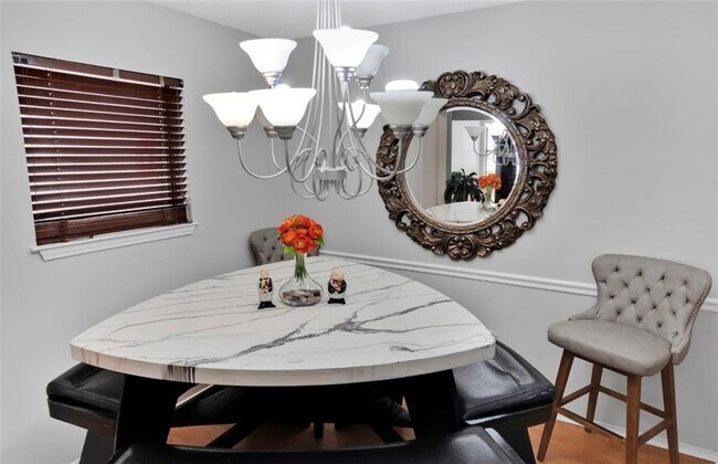 Building Photo - 2411 Huntingdon Chase