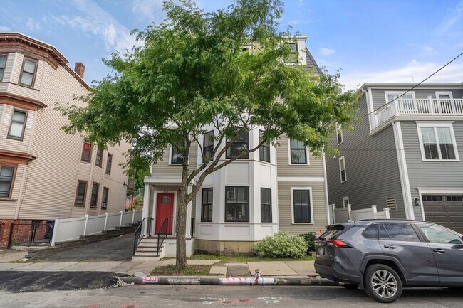 Building Photo - 213 E Eagle St