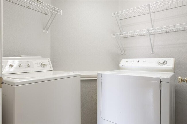 Building Photo - 1517 Hollyhock Ct
