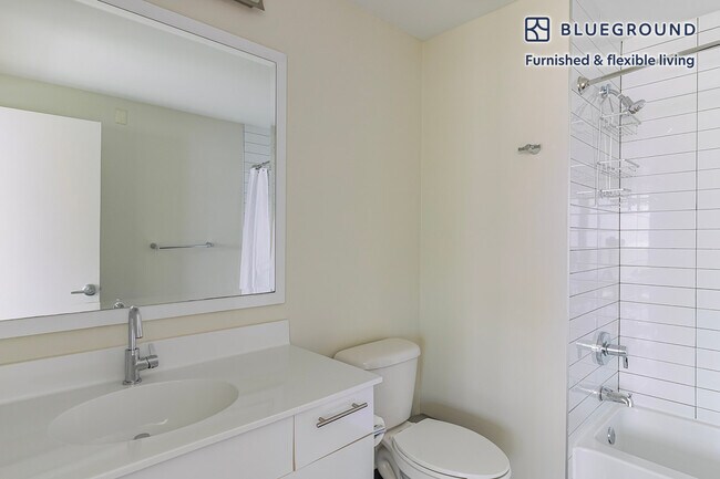 Building Photo - 211 W Scott St