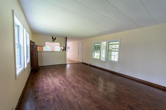 Building Photo - 368 N Rd