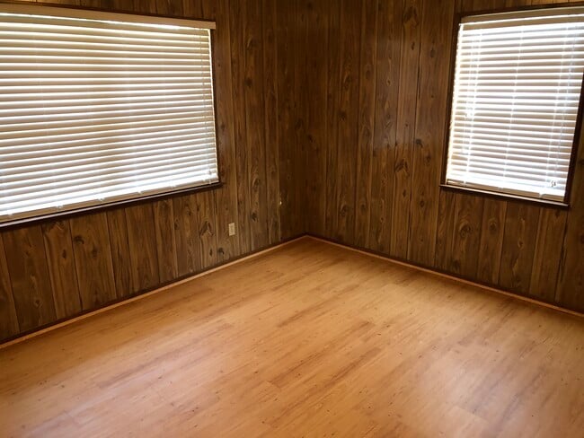 Building Photo - 109 Broadmoor Dr