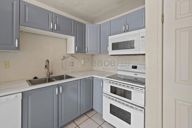 Building Photo - 1425 Mandalay Rd W