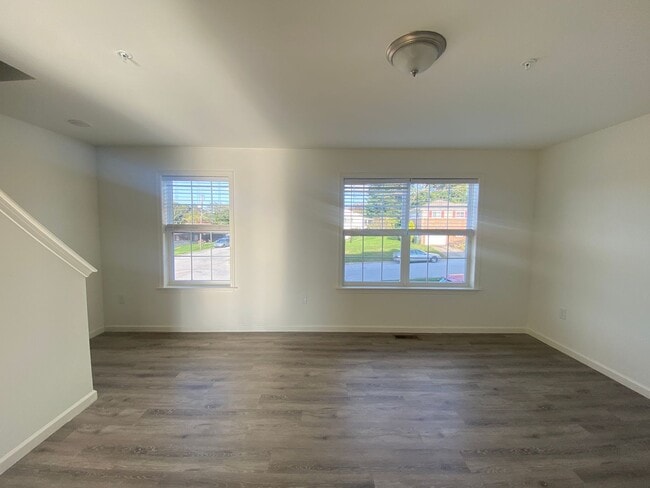 Building Photo - Beautiful 3 Bedroom, 2.5 Bath Townhome in Dallastown Schools!