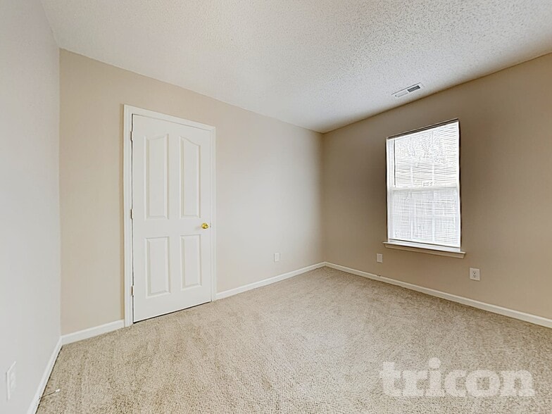 Building Photo - 3010 Great Falls Dr