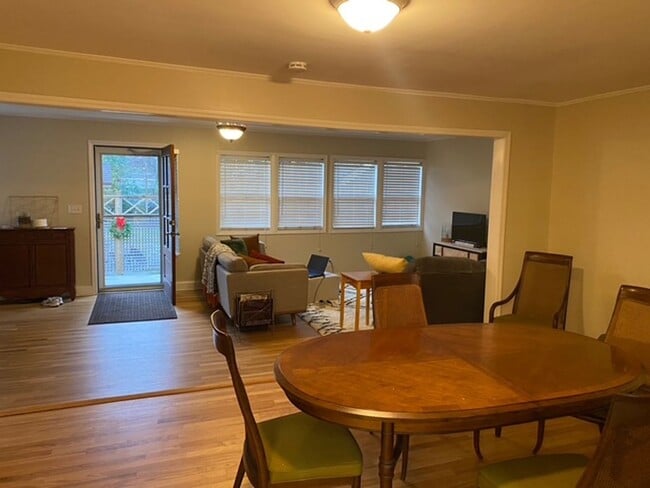 Building Photo - 3 Bedroom 2.5 Bath Townhome in Downtown Greenville and Near the Hampton Pinckney Historic District