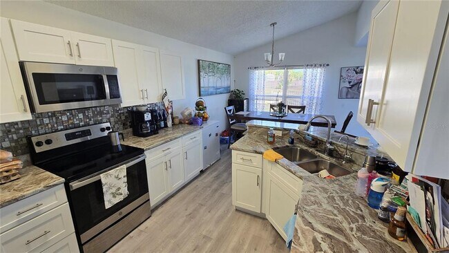 Building Photo - 1851 Wimbledon St