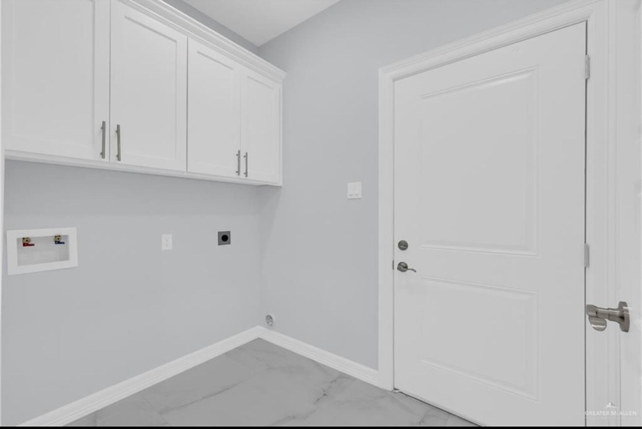 Building Photo - 3007 E Ebano St