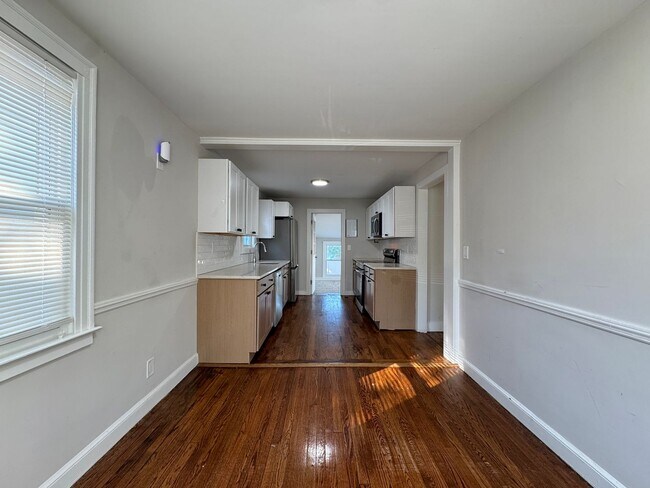 Building Photo - Cape Cod Single Family | Just a Block from the Beach!