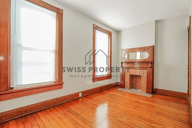 Building Photo - 804 E Main St