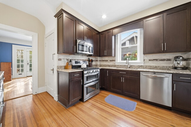 Building Photo - 710 Georgia Ave