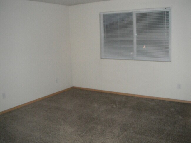 Building Photo - Huge deck, triple car garage/RV parking, storage