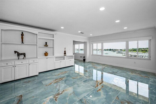 Building Photo - 100 Bluff View Dr