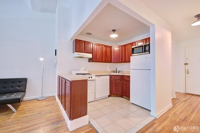 Building Photo - 220 Park Avenue South