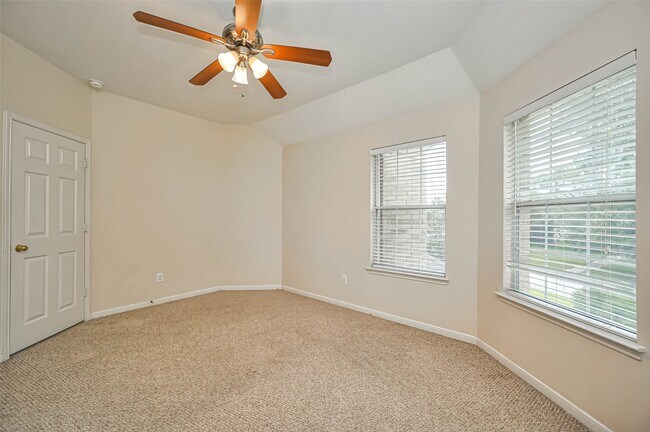 Building Photo - 1007 Riverchase Dr