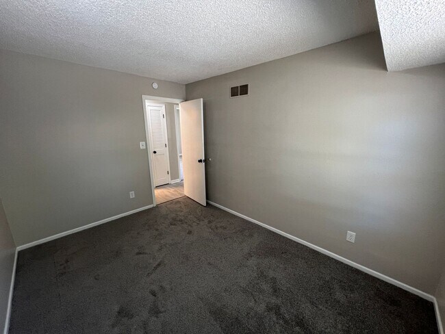 Building Photo - Spacious 3 Bedroom Home with Finished Base...