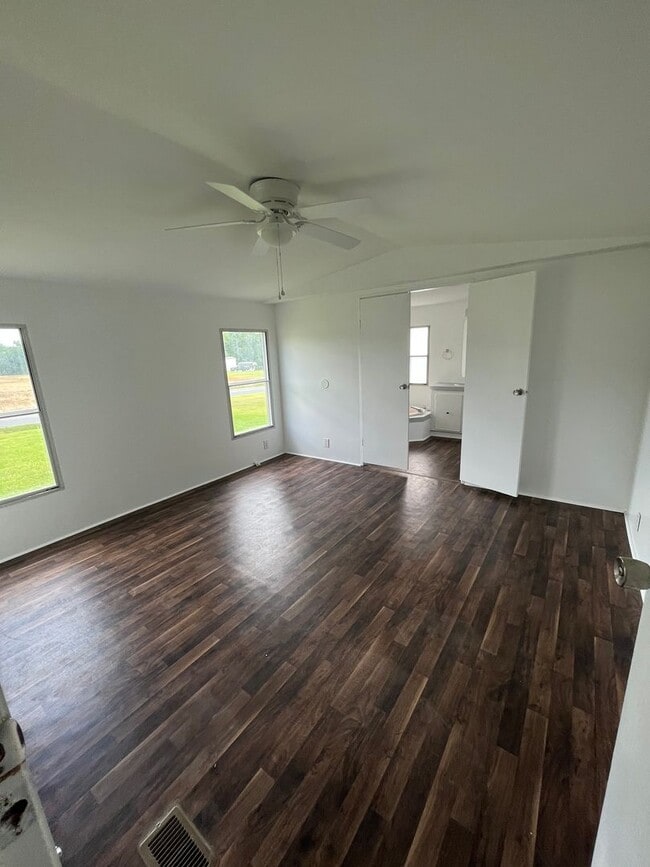 Building Photo - 2 BR, 2 BA single-wide in Pikeville *LAWN CARE INCLUDED*