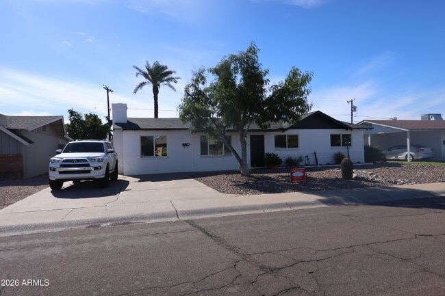 Building Photo - 1011 W Elna Rae St