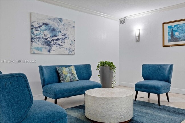 Building Photo - 1000 Parkview Dr