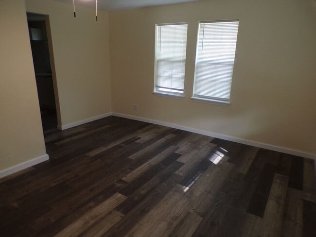 Building Photo - Fresh Installed Floors !!! Upgraded Bathro...