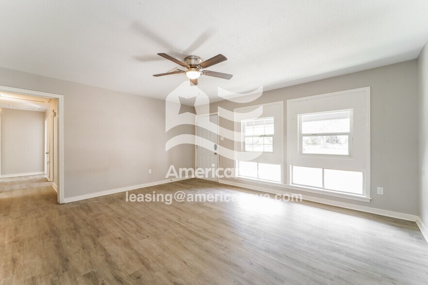 Building Photo - 252 McDowell Park Cir