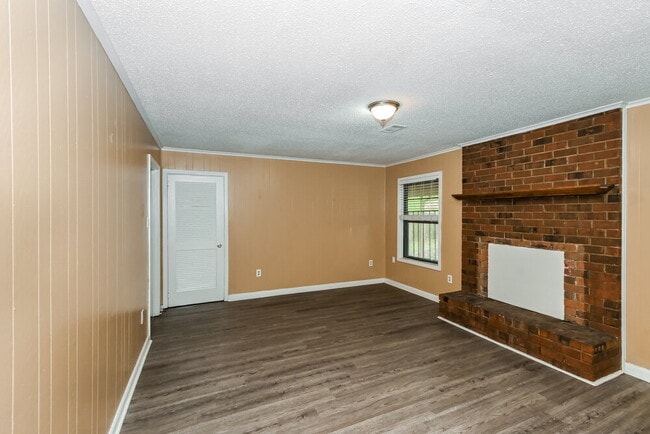 Building Photo - 5657 Rensslaer Dr