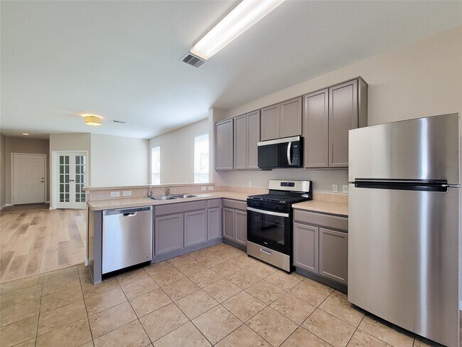 Building Photo - 6535 Dayridge Ln