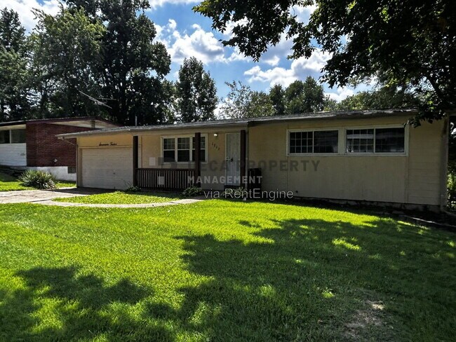 Building Photo - 1712 Hudson Rd