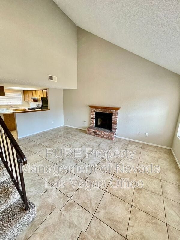 Building Photo - 2650 Sumac Ln