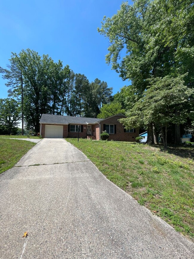 Building Photo - Must see all brick rancher in Petersburg.