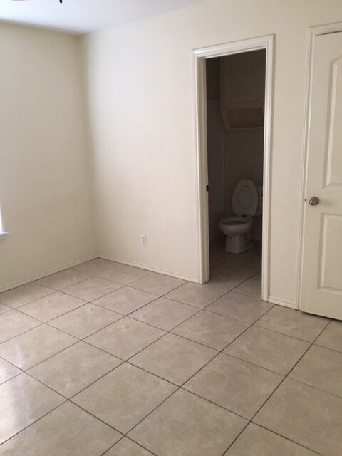 Building Photo - 405 Rockport St