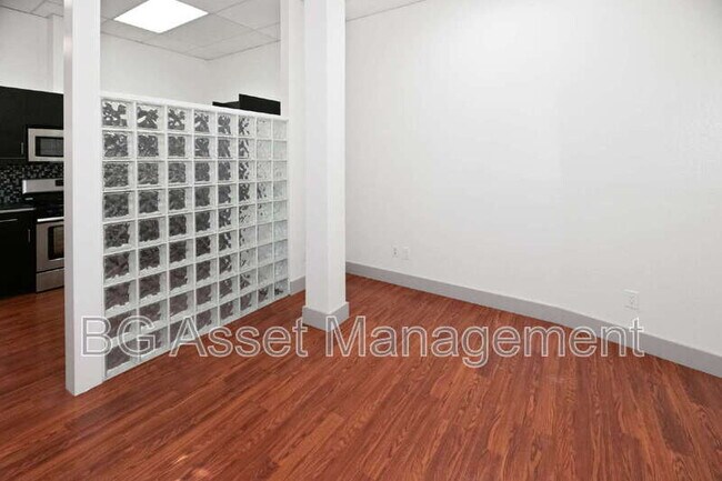 Building Photo - 1459 MacArthur Blvd