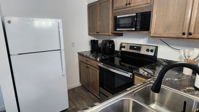 Building Photo - Modern, Brand New Build, Move-In Ready One...