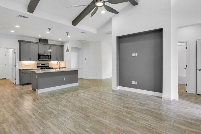 Building Photo - 243 Hang Loose Wy