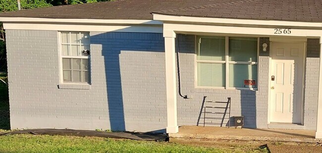 Building Photo - 2565 Peres Ave