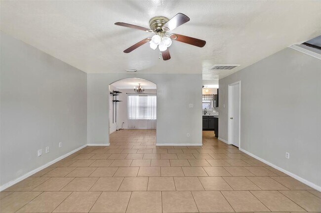 Building Photo - 1811 Adobe Falls Dr