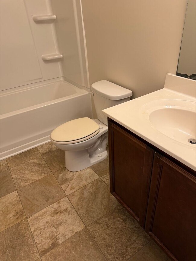 Building Photo - Available NOW! 3 bedroom 2.5 bath in Longs!!