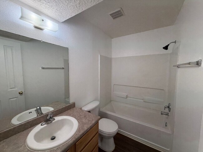 Building Photo - 3 Bedroom Single Story Home Near Northern Blvd NE & Loma Colorado Blvd NE!