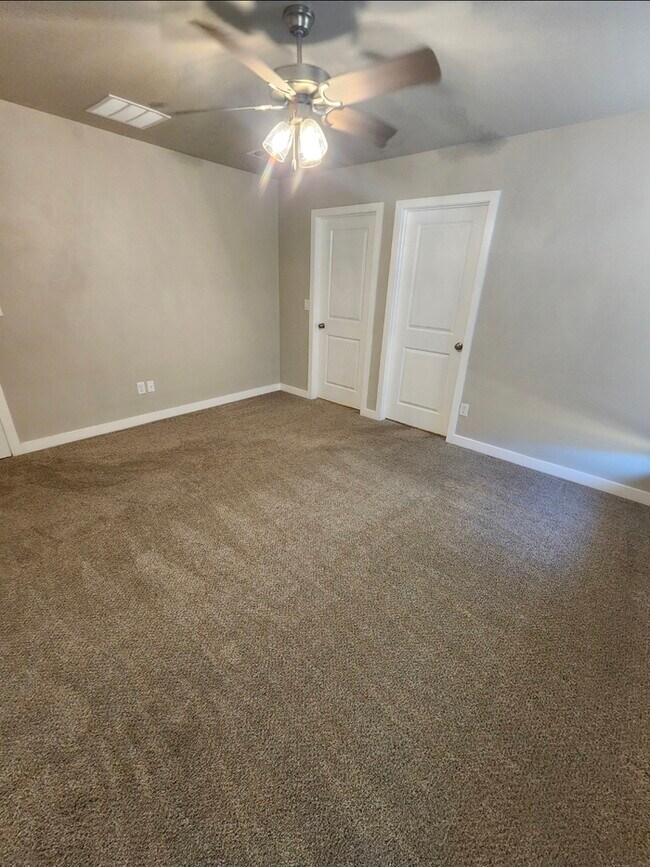 Building Photo - 3 bed 2 bath home in Lone Star Trails! 2 car garage